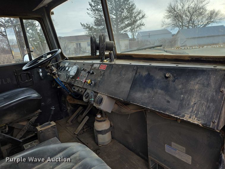 image for item ES2933 1984 AM General M915A1 semi truck