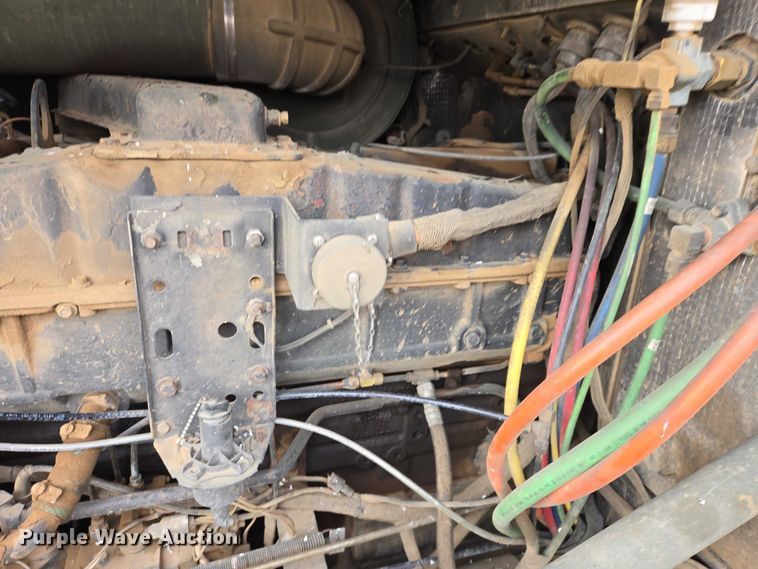 image for item ES2933 1984 AM General M915A1 semi truck