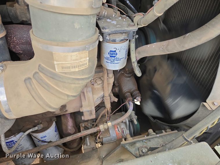 image for item ES2933 1984 AM General M915A1 semi truck