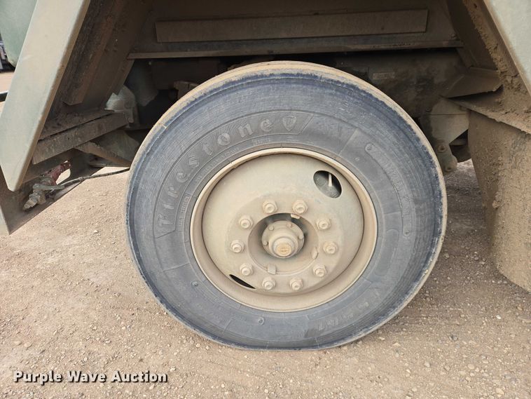 image for item ES2933 1984 AM General M915A1 semi truck