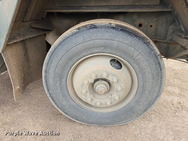 image for item ES2933 1984 AM General M915A1 semi truck