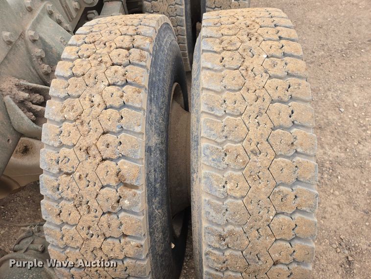 image for item ES2933 1984 AM General M915A1 semi truck