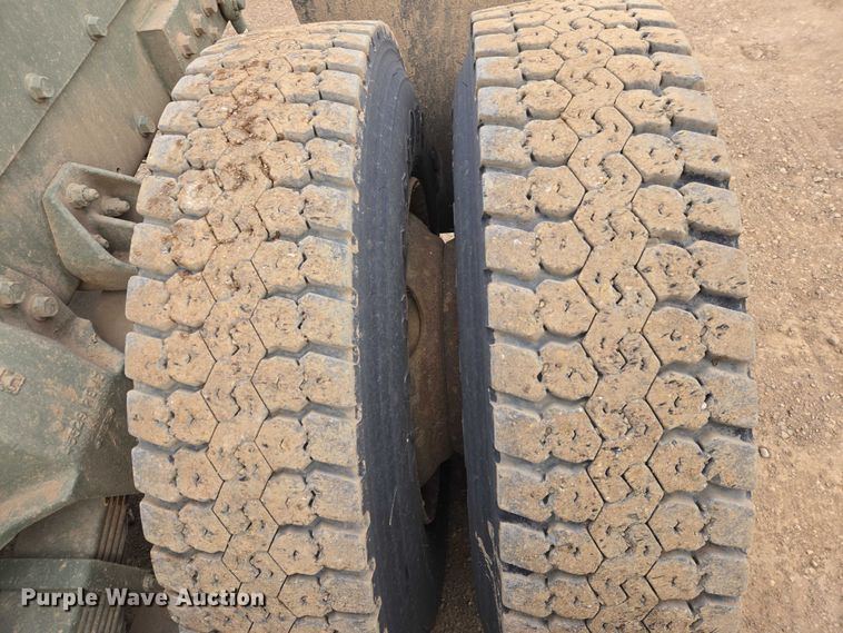 image for item ES2933 1984 AM General M915A1 semi truck