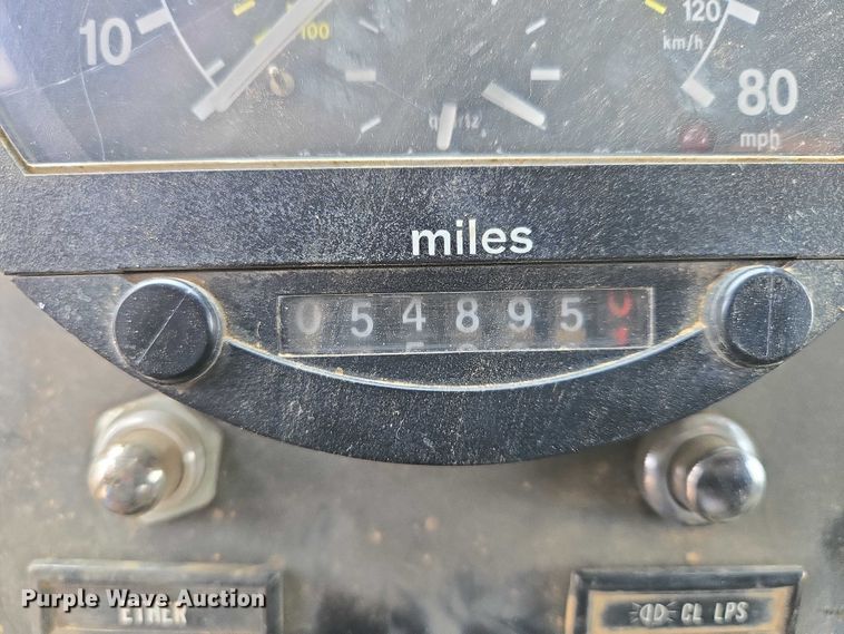 image for item ES2933 1984 AM General M915A1 semi truck