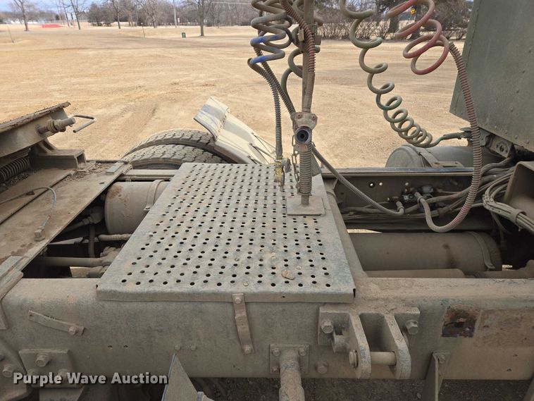 image for item ES2934 1983 AM General M915A1 semi truck