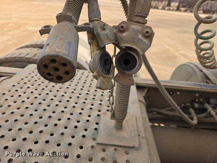 image for item ES2934 1983 AM General M915A1 semi truck