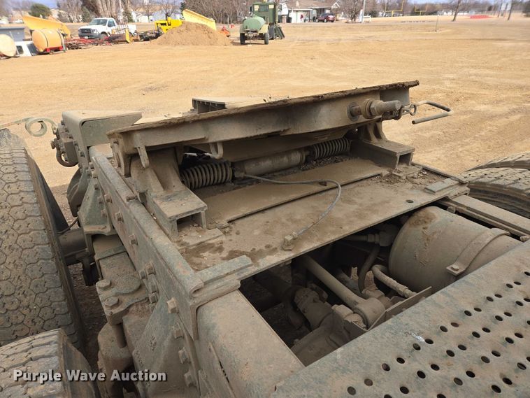 image for item ES2934 1983 AM General M915A1 semi truck