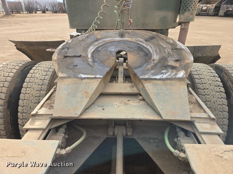 image for item ES2934 1983 AM General M915A1 semi truck