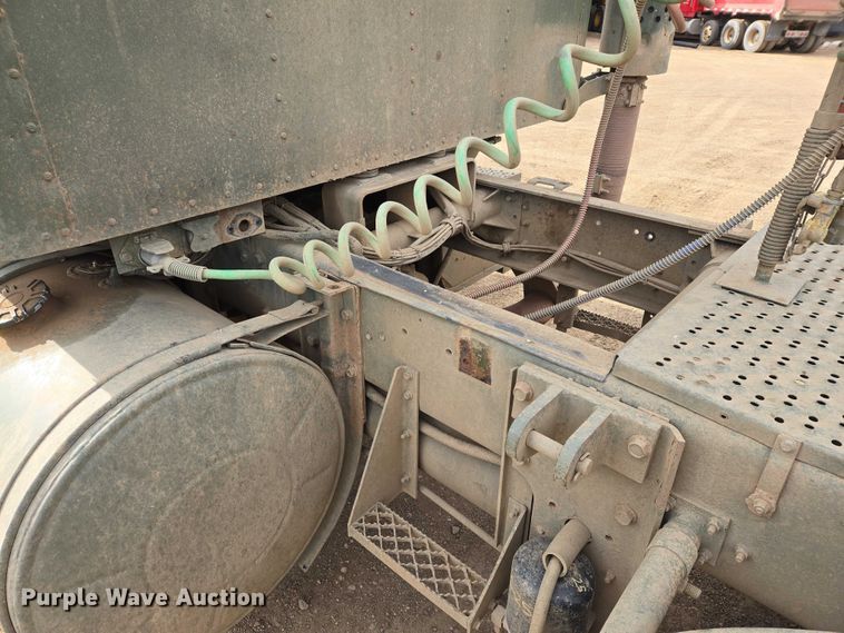 image for item ES2934 1983 AM General M915A1 semi truck