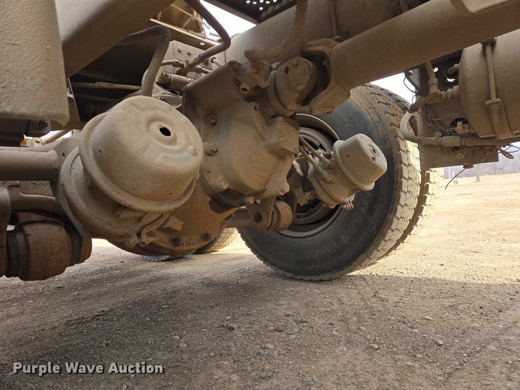 image for item ES2934 1983 AM General M915A1 semi truck