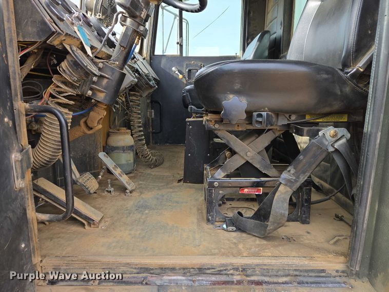 image for item ES2934 1983 AM General M915A1 semi truck