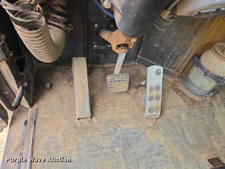 image for item ES2934 1983 AM General M915A1 semi truck