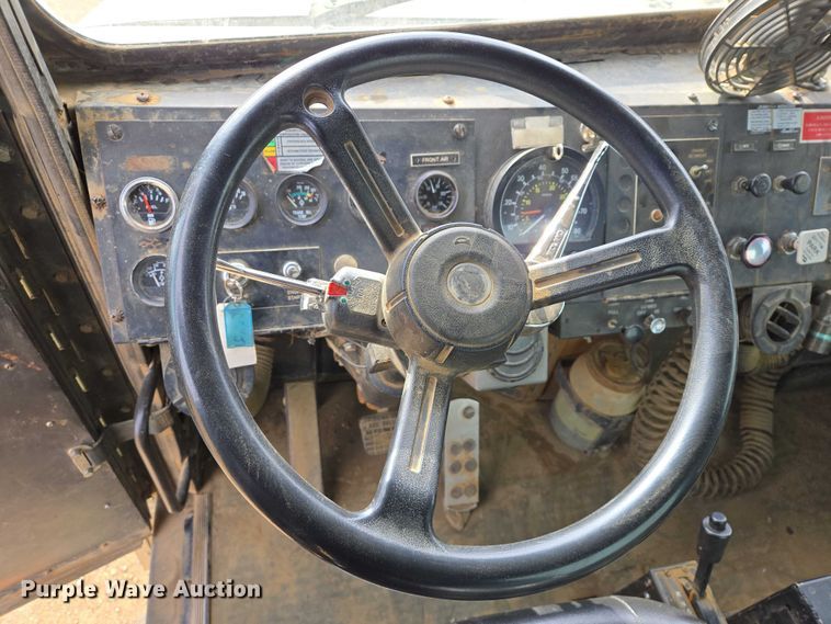 image for item ES2934 1983 AM General M915A1 semi truck