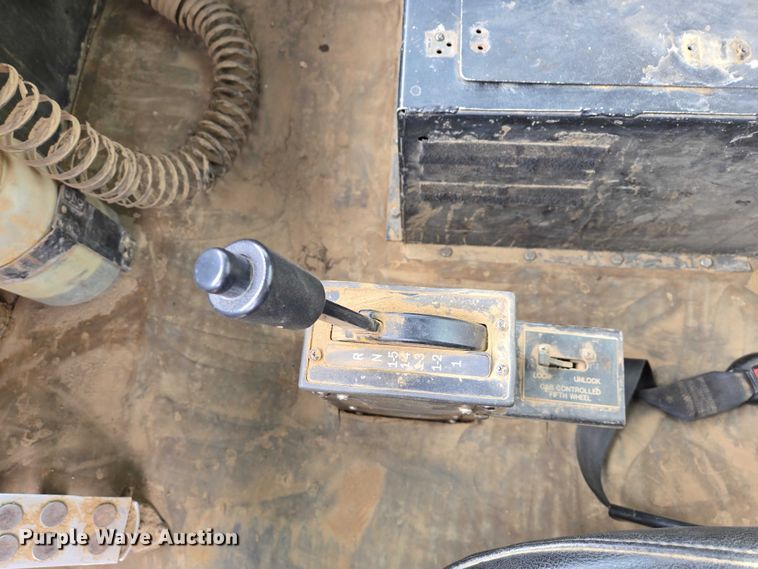 image for item ES2934 1983 AM General M915A1 semi truck