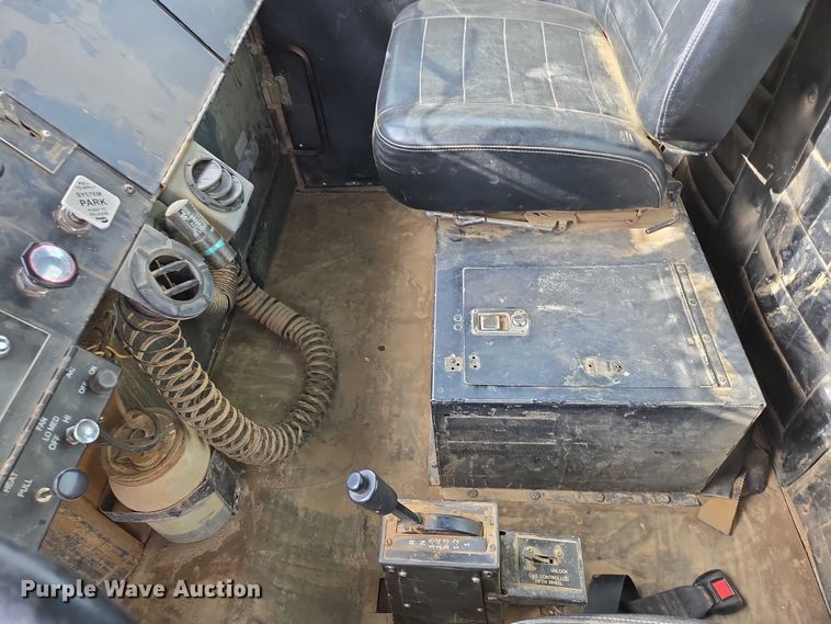 image for item ES2934 1983 AM General M915A1 semi truck