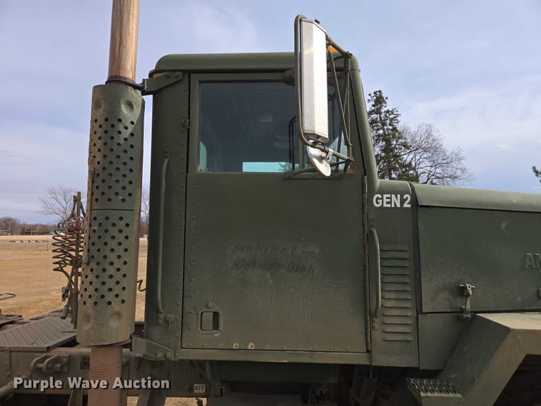 image for item ES2934 1983 AM General M915A1 semi truck