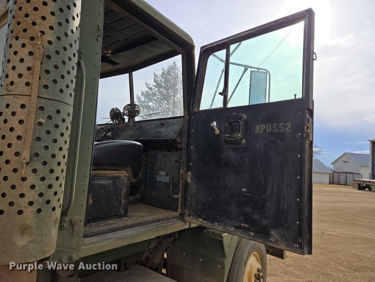 image for item ES2934 1983 AM General M915A1 semi truck