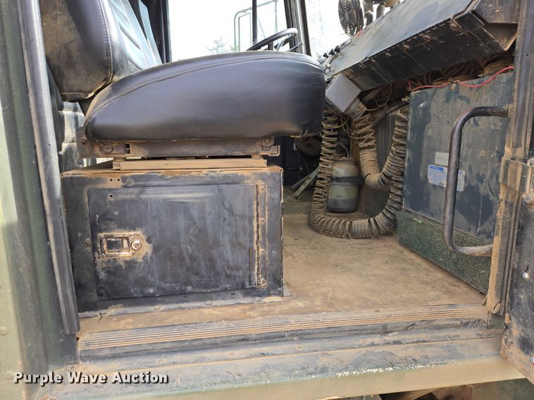 image for item ES2934 1983 AM General M915A1 semi truck