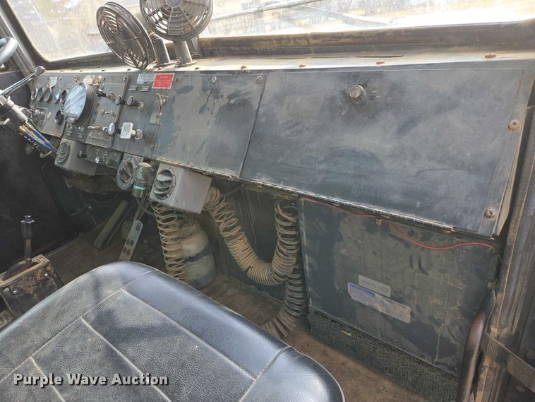 image for item ES2934 1983 AM General M915A1 semi truck