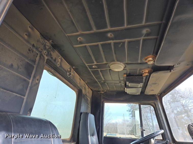 image for item ES2934 1983 AM General M915A1 semi truck