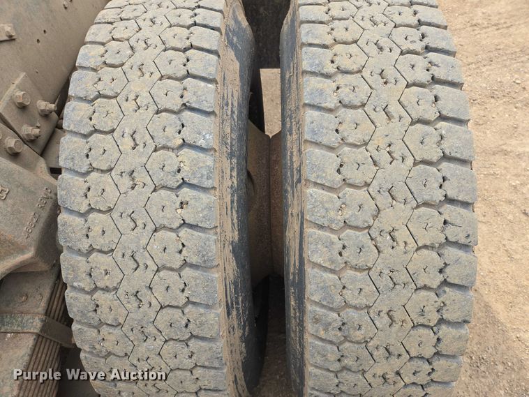 image for item ES2934 1983 AM General M915A1 semi truck