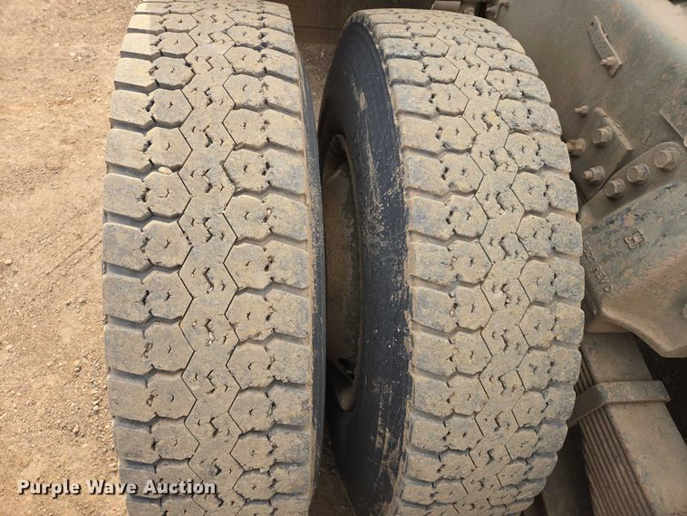 image for item ES2934 1983 AM General M915A1 semi truck