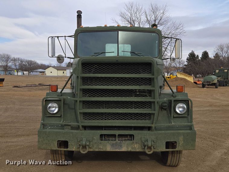 image for item ES2935 1983 AM General M915A1 semi truck