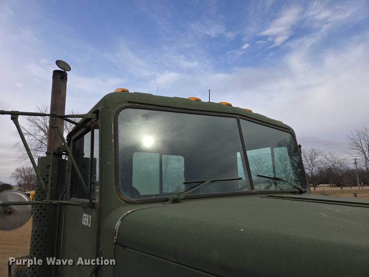 image for item ES2935 1983 AM General M915A1 semi truck