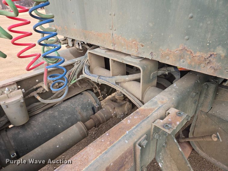 image for item ES2935 1983 AM General M915A1 semi truck