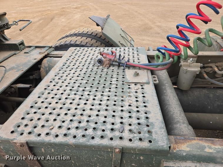 image for item ES2935 1983 AM General M915A1 semi truck