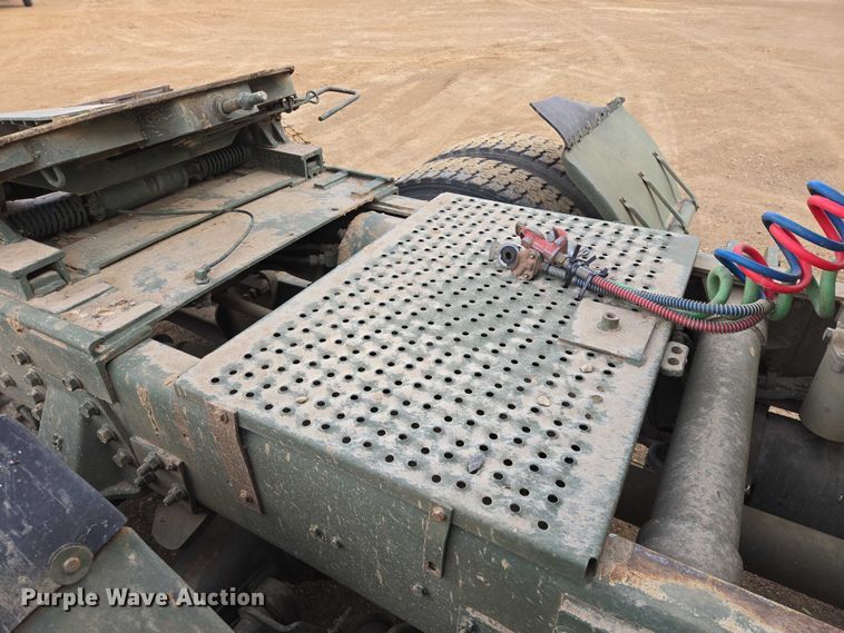 image for item ES2935 1983 AM General M915A1 semi truck