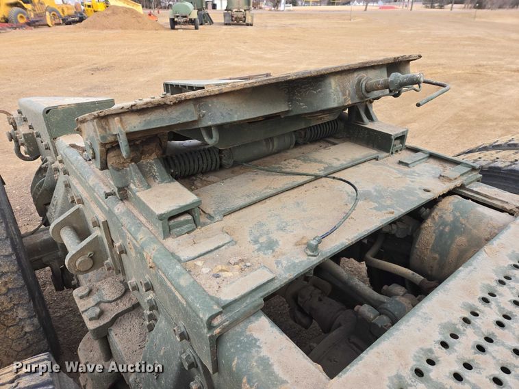 image for item ES2935 1983 AM General M915A1 semi truck