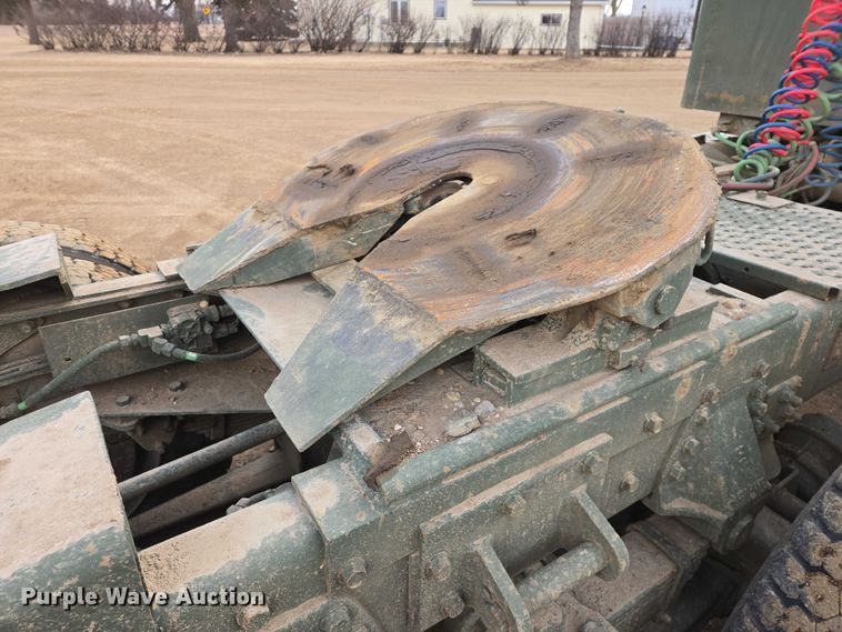 image for item ES2935 1983 AM General M915A1 semi truck