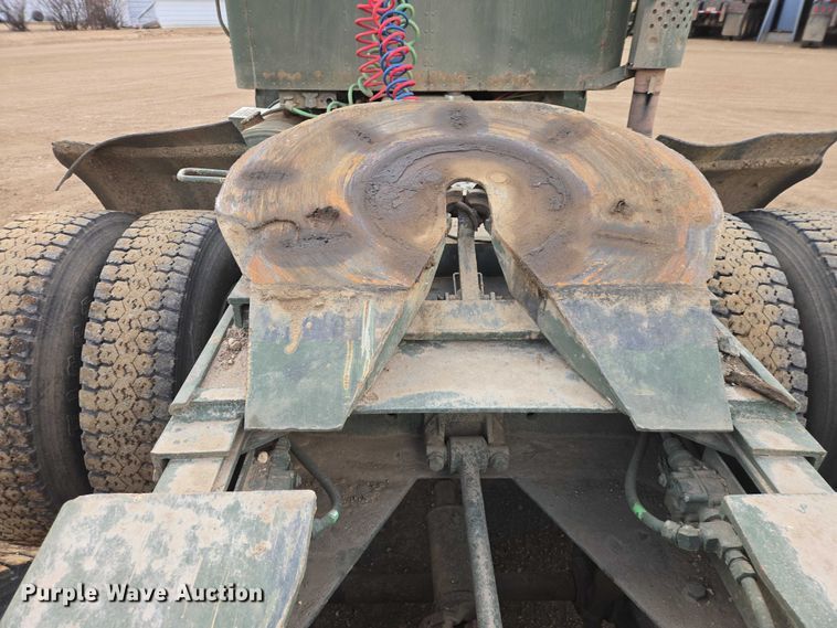 image for item ES2935 1983 AM General M915A1 semi truck