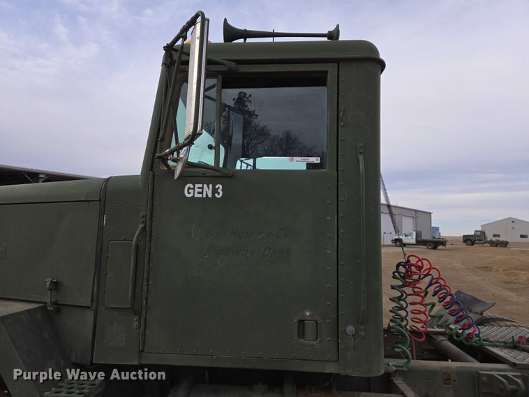 image for item ES2935 1983 AM General M915A1 semi truck