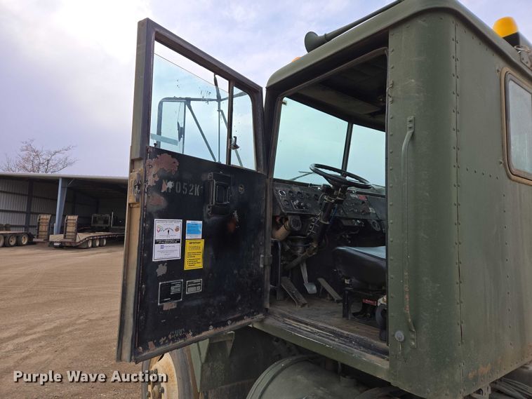 image for item ES2935 1983 AM General M915A1 semi truck