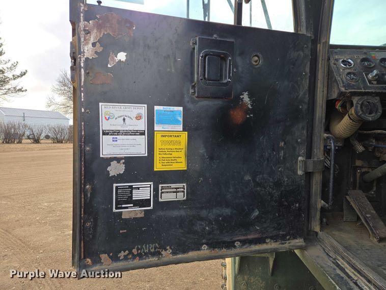 image for item ES2935 1983 AM General M915A1 semi truck