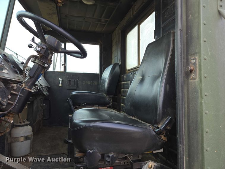 image for item ES2935 1983 AM General M915A1 semi truck