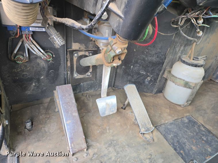 image for item ES2935 1983 AM General M915A1 semi truck