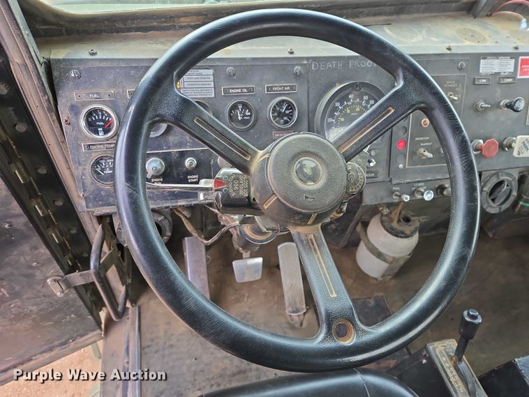 image for item ES2935 1983 AM General M915A1 semi truck