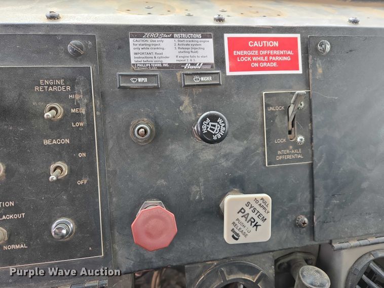 image for item ES2935 1983 AM General M915A1 semi truck