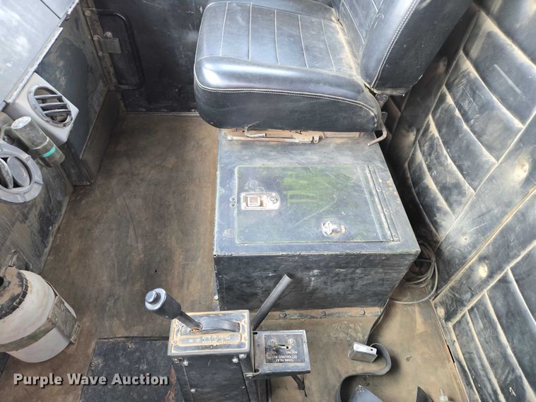 image for item ES2935 1983 AM General M915A1 semi truck