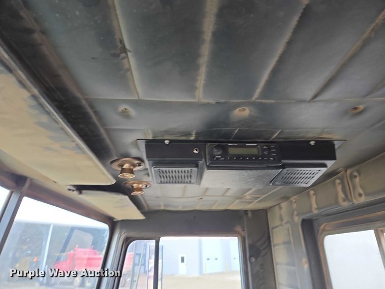 image for item ES2935 1983 AM General M915A1 semi truck