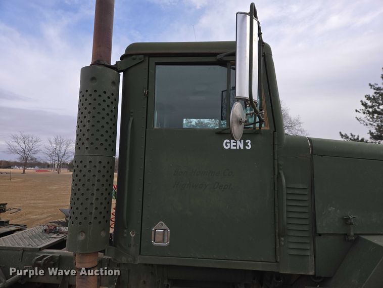 image for item ES2935 1983 AM General M915A1 semi truck