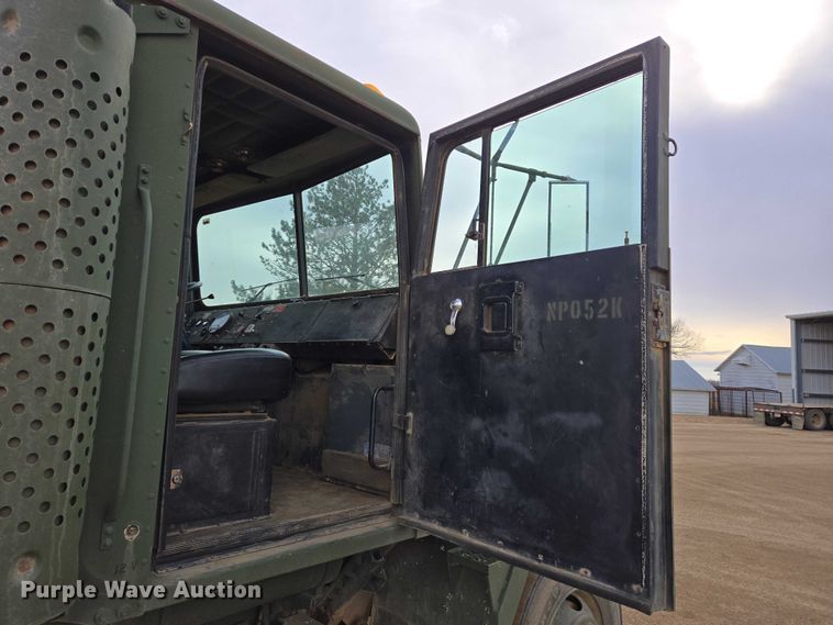 image for item ES2935 1983 AM General M915A1 semi truck