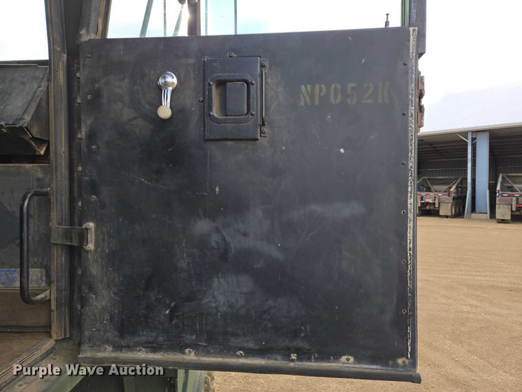 image for item ES2935 1983 AM General M915A1 semi truck