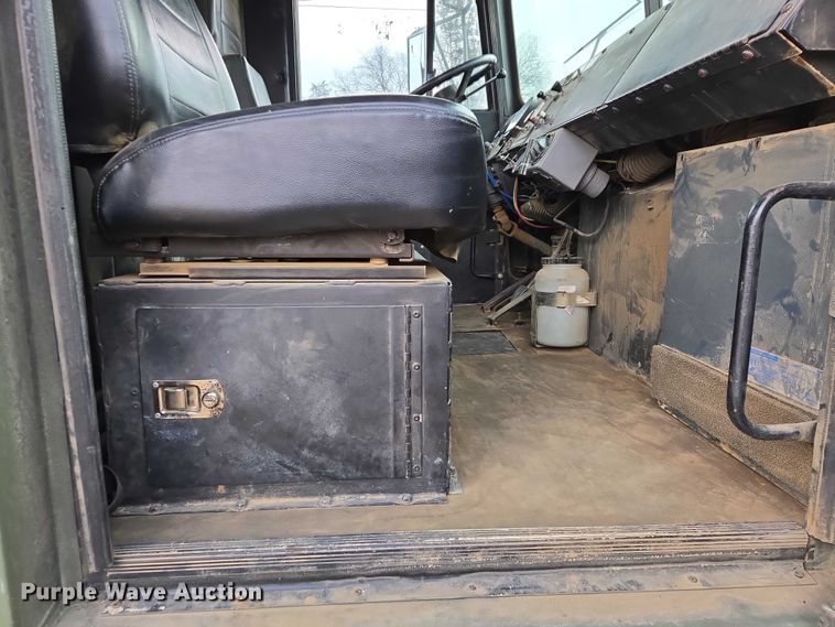 image for item ES2935 1983 AM General M915A1 semi truck