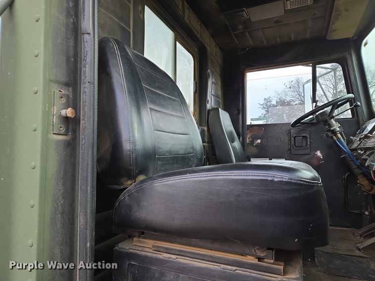 image for item ES2935 1983 AM General M915A1 semi truck