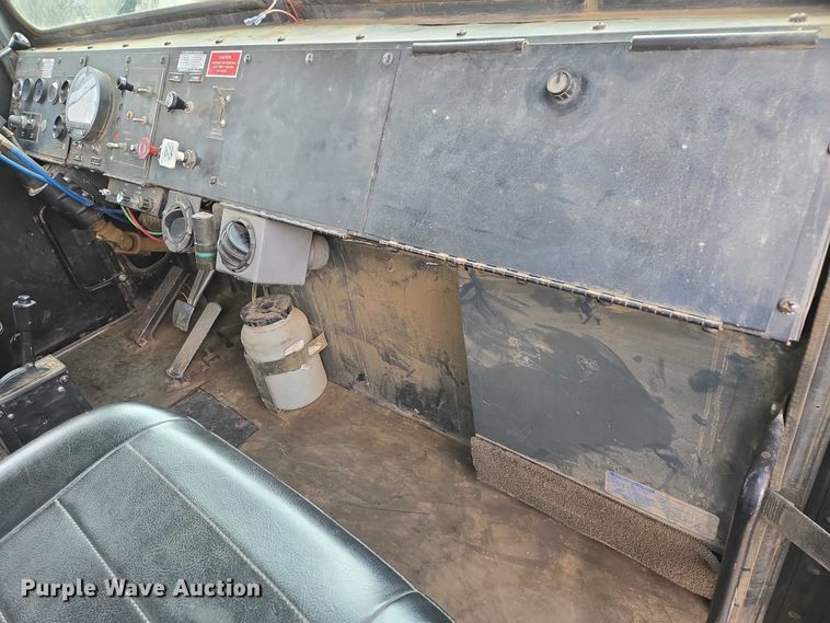 image for item ES2935 1983 AM General M915A1 semi truck