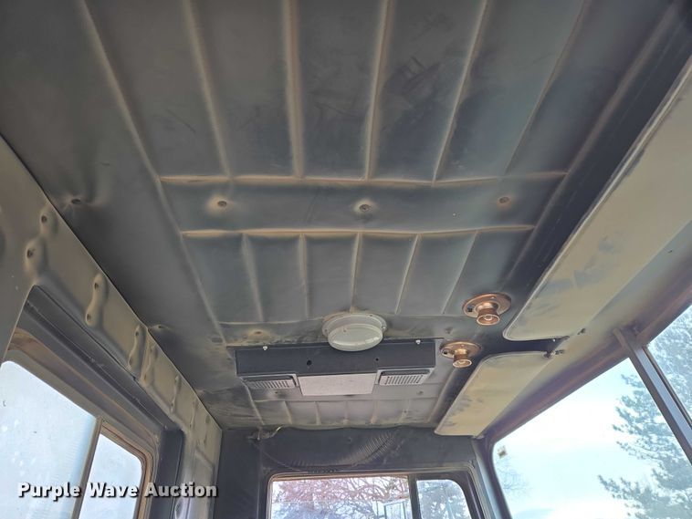 image for item ES2935 1983 AM General M915A1 semi truck